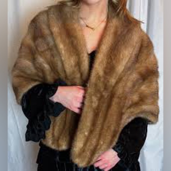 Vintage Caramel Fur Stole circa 1950’s - Picture 1 of 12